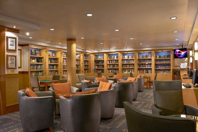 Florida_Kreuzfahrt_ncl_Gem_Library